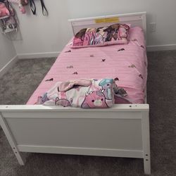 Twin bed includeing mattress and sheets