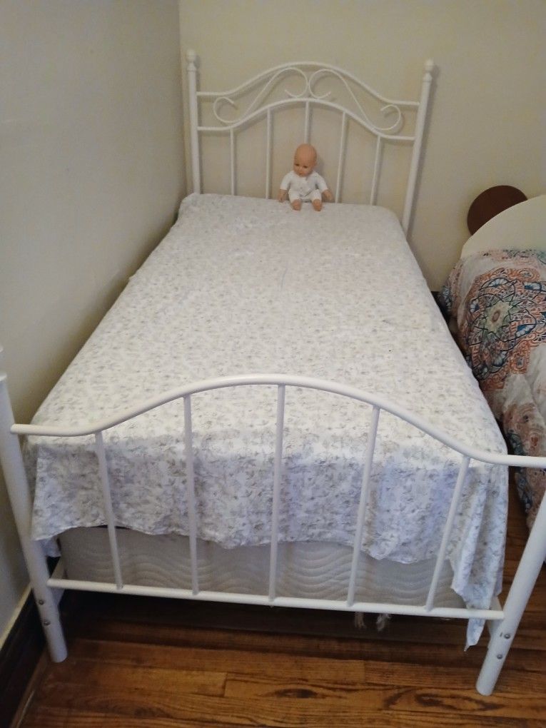 Twin.bed