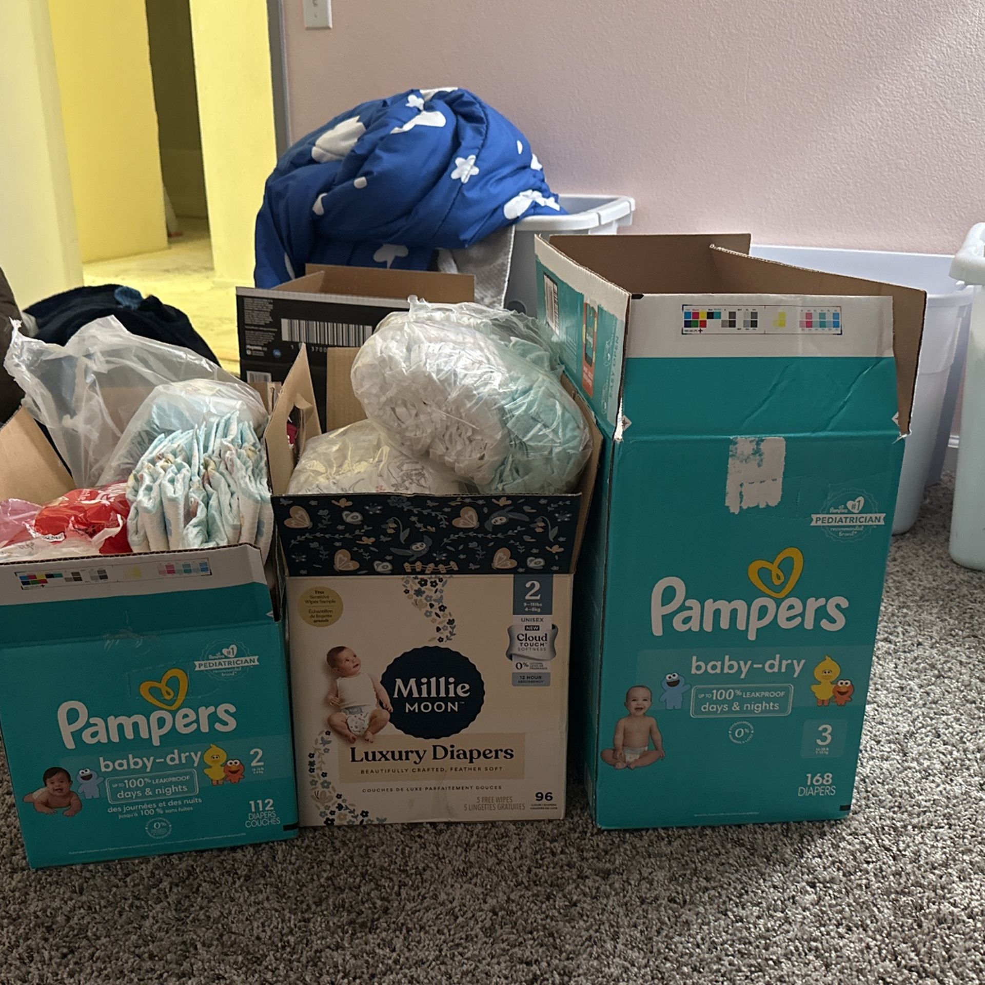 FREE DIAPERS!! Size Pre - 3