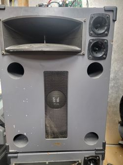2 X TOA 38-SD SPEAKERS 15" WOOFERS