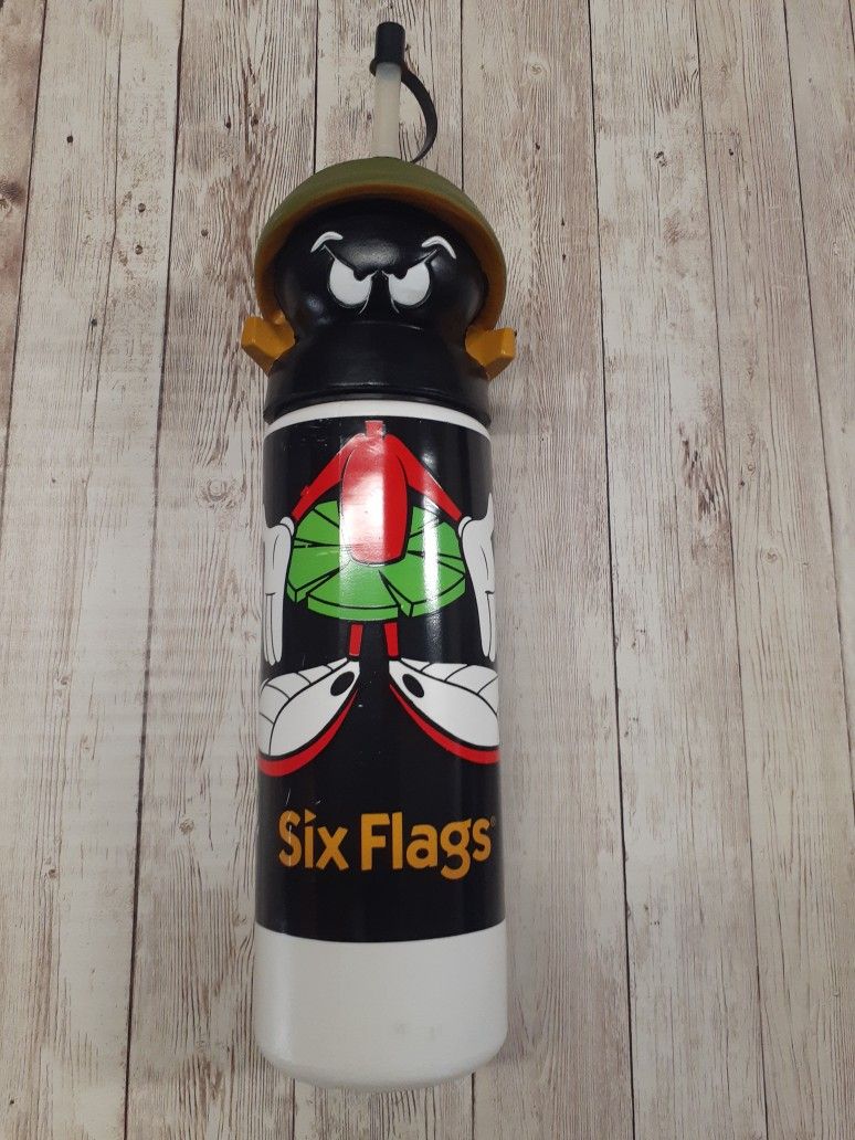 Marvin The Martian Six Flags Sip Cup Red,black,green,white And Yellow. 24oz