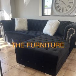 BRAND NEW BLACK GLAM SECTIONAL WITH ACCENT PILLOWS AND CHROME LEGS 