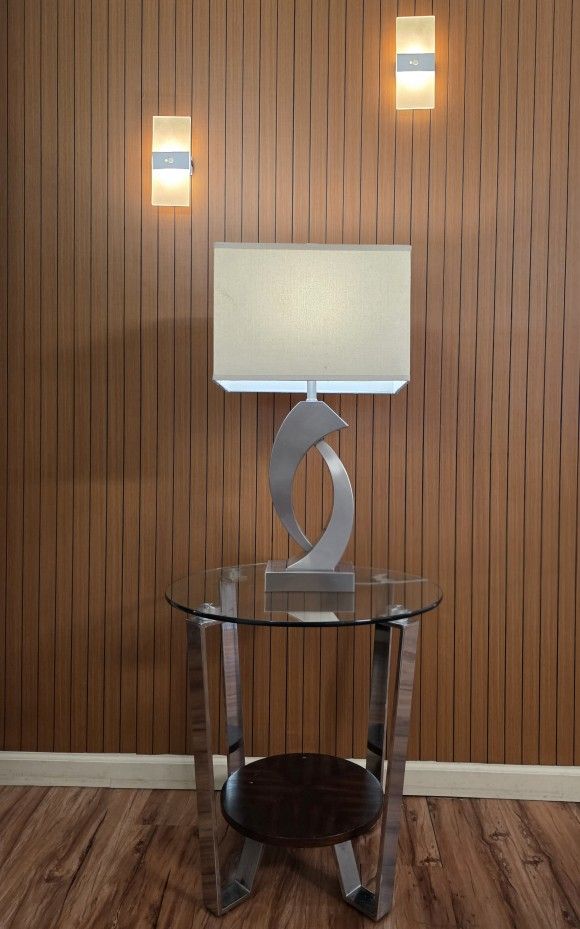 Mesa Y Lámpara / Coffee Table And Lamp