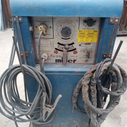 220 volts. single. phaze. miller. tig. welder.  lo