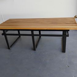 Coffee table in solid wood and metal