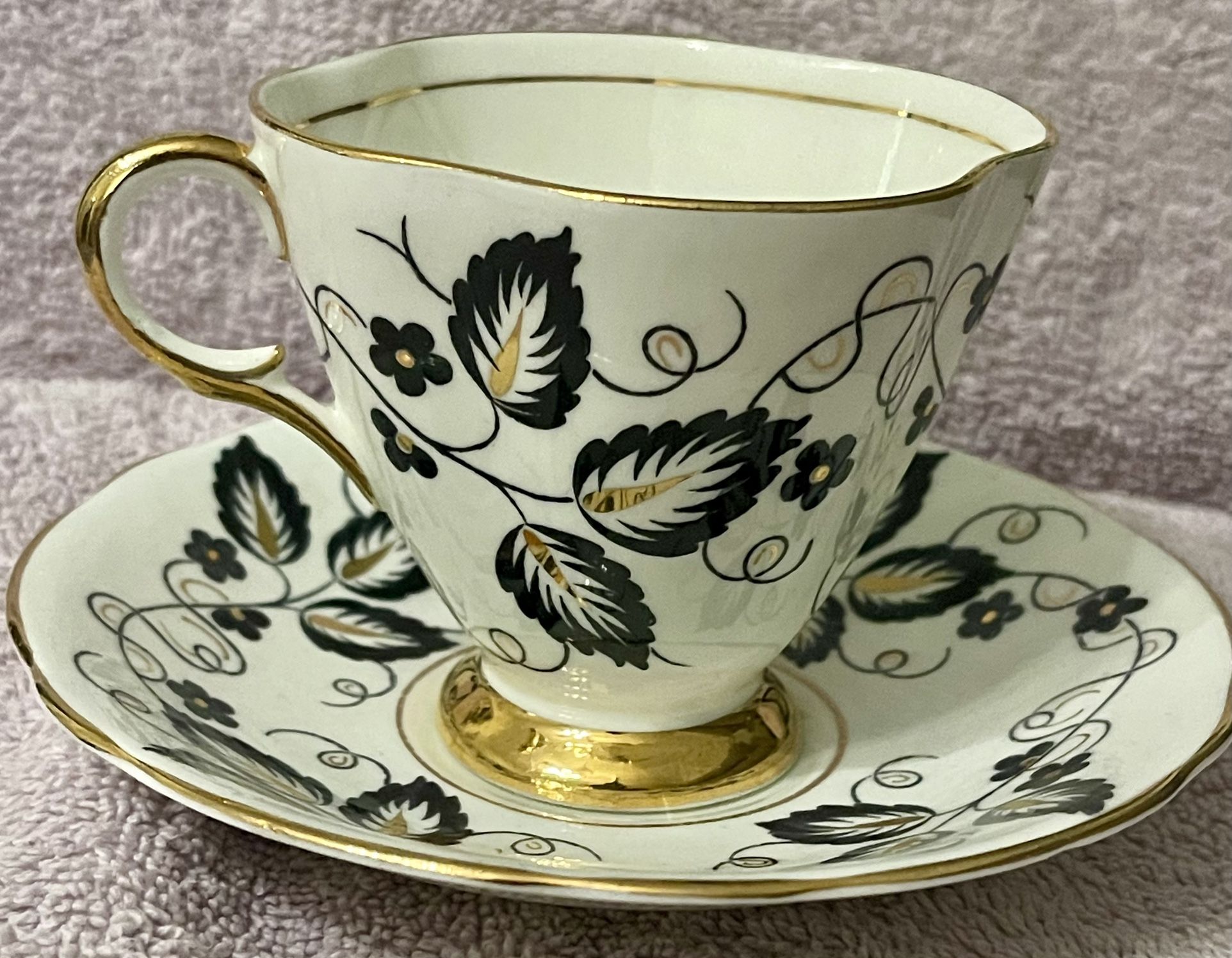 Clarence Bone China Teacup & Saucer-Made in England-Black & Floral Pattern-GREAT CONDITION 