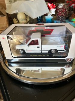 NIB 2026 1993 CHEVROLET C1500 SS 454 WHITE PICKUP M2 MACHINES 1/24 R142 26-09