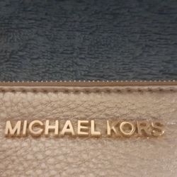 Michael Kors Wristlet Clutch (Medium)