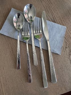 Oneida Silverware (serves 10)