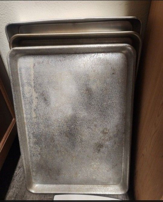 Nordic Ware Aluminum N7800 Baker's Half Sheet Pan 13 x 18 + Milton @1971 Woodridge. IL 60515 Made in Korea size 13×19. All three pan for $30.