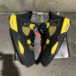 AIR JORDAN RETRO 4 “THUNDER” SIZE 12 R3PŠ