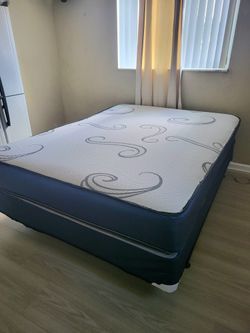 NEW QUEEN-SIZE MATTRESS AND BOX SPRING