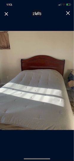Selling Queen bed