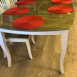 Dining Table. Seats 6 People.  Oak.   Very Nice.