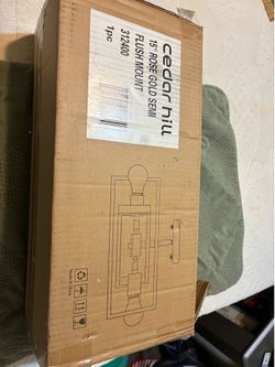 Beautiful light fixture brand new. I’ve only taken out of the box to take the pictures.