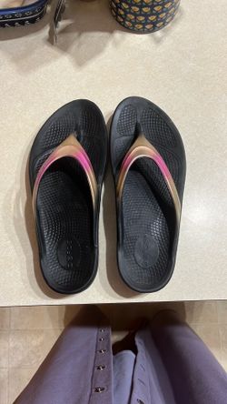 OOFOS Recovery Thong Sandals - Women’s size 11/EU 42