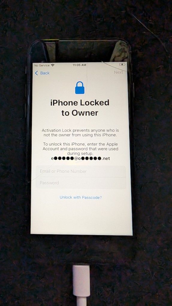iPhone 7 (iCloud locked)