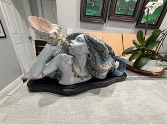 LLADRÓ “Call of the Sea” Figurine