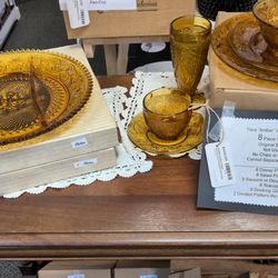 Tiara Amber Indiana 8 piece Setting