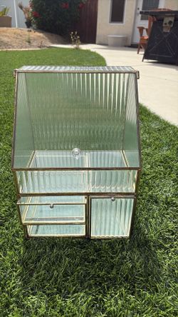 Makeup/skincare organizer