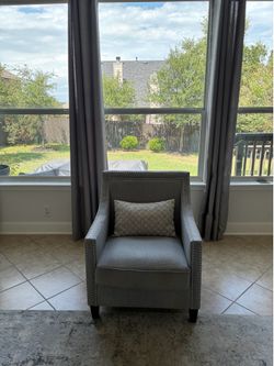 Modern accent chair