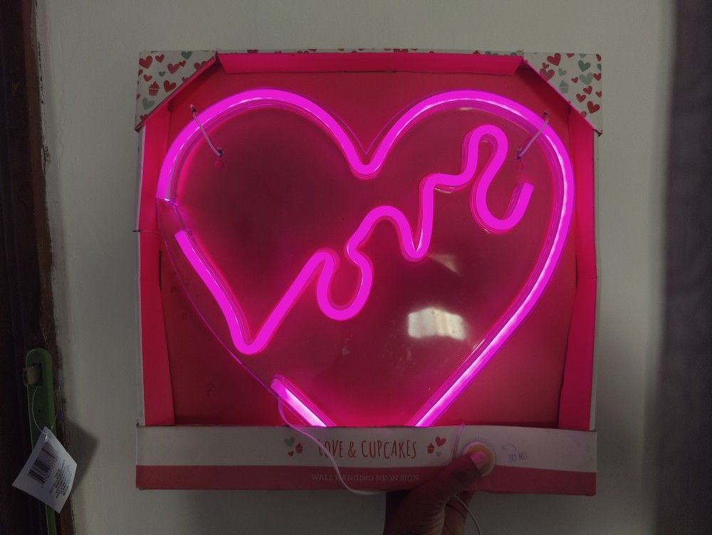 Love & Cupcakes "LOVE" LED Neon Sign
