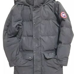 CANADA GOOSECarson Down Parka with Fur-Trim Hood(QC036103) dry cleaned ready.

This Canada Goose parka is a must-have for any stylish man. With its bl