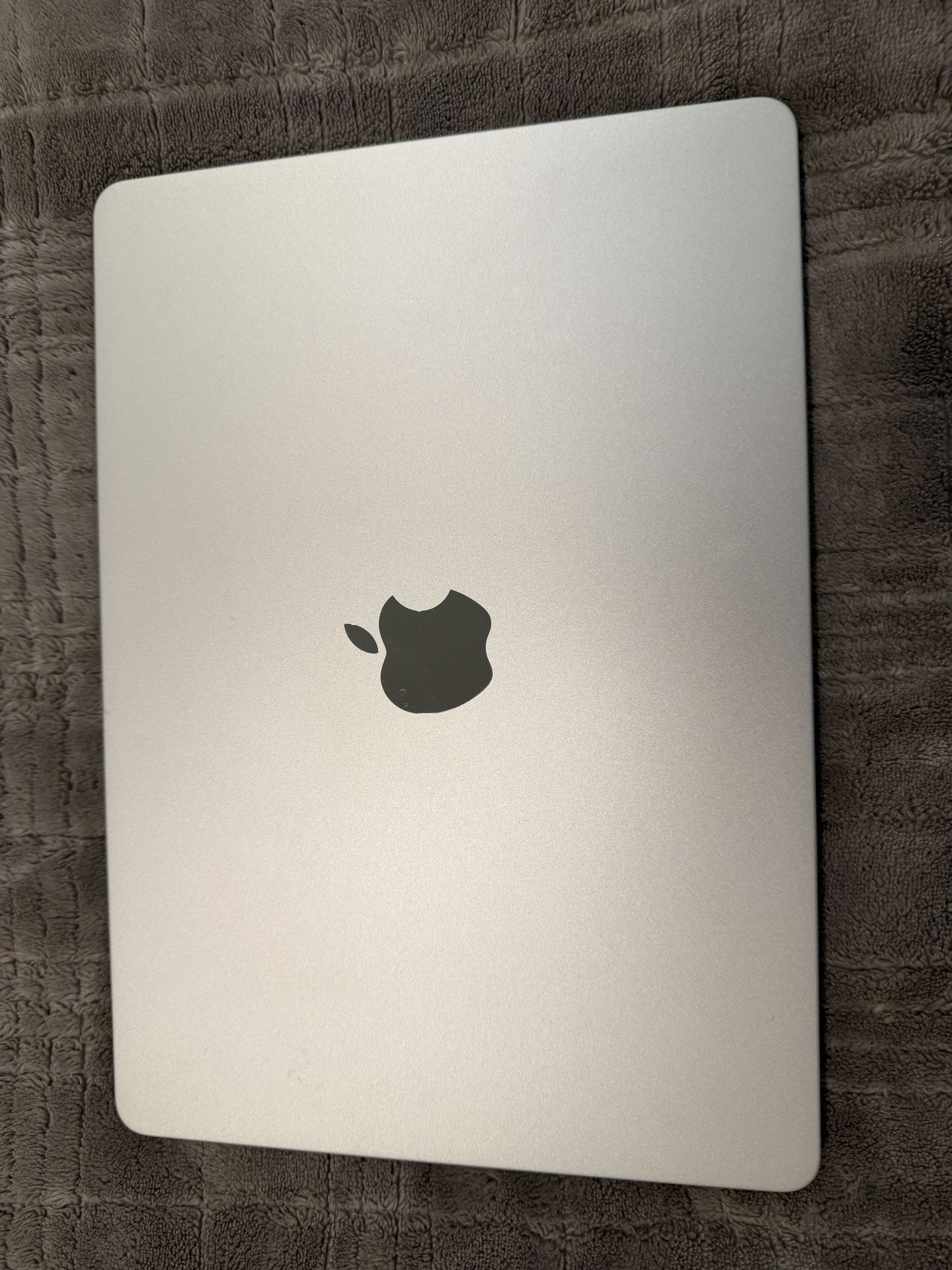 MacBook Air m3 16gb RAM 256g SSD