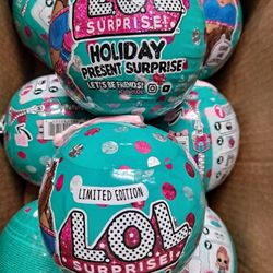 L.O.L. Surprise! Holiday Present Surprise Limited Edition Dolls (Series 1) with 7 Surprises, including Surprise Tiny Elves