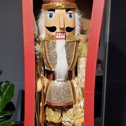 Nutcracker Critsmas 32 Inch