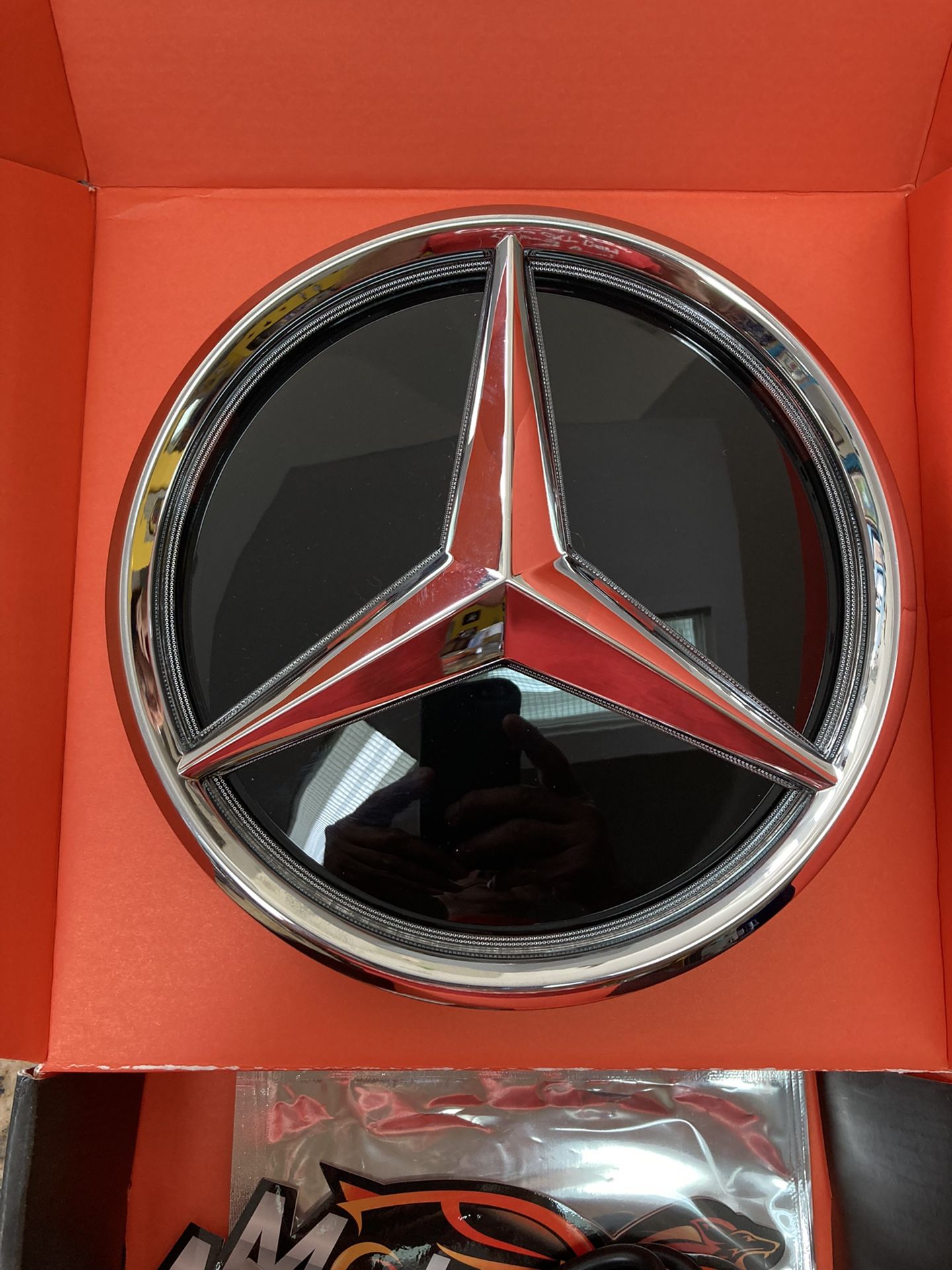 MERCEDES BENZ FRONT BADGE