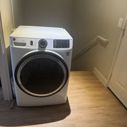 JE Washer And Dryer Like New 