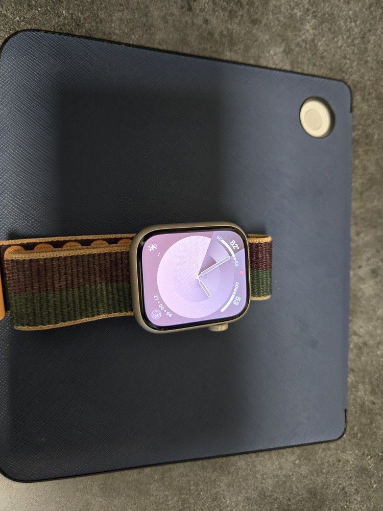 Apple Watch Series 9 45mm Aluminum Starlight
