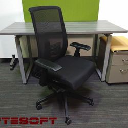 Haworth Very. Fully Adjustable Black Office Chair 