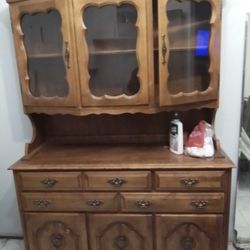 Dinning Room Table And Hutch