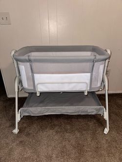 Baby bassinet + mattress sheets