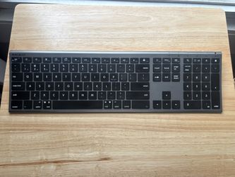Macally Wireless Bluetooth Keyboard – Full Size w/ Number Pad