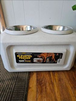 Dog food storage / bowls