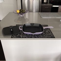 Le CREUSET Grill Pan Brand New With Smasher Lid, Beautiful Color. $75