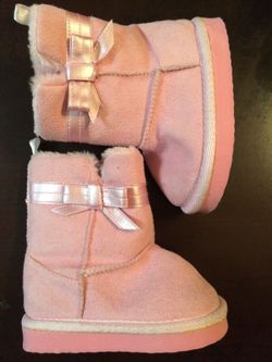 New Pink baby fur boots 5c