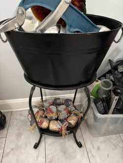 Black Metal Stand