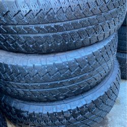 Vendo 4 llantas Medida P 255-70-R18 Para Camioneta Muy Buen Piso Garantisadas