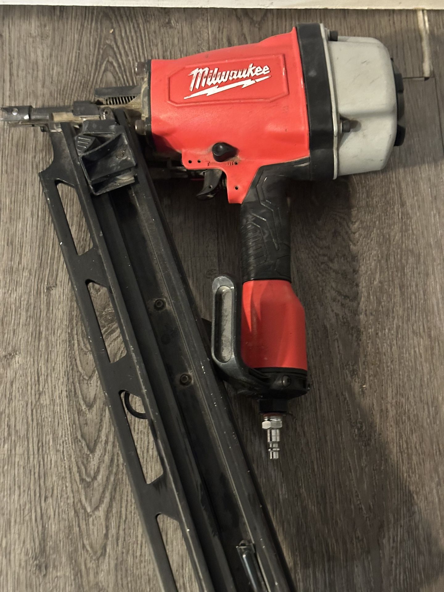 Milwaukee 20-22 Fraiming Nailer Pneumatic