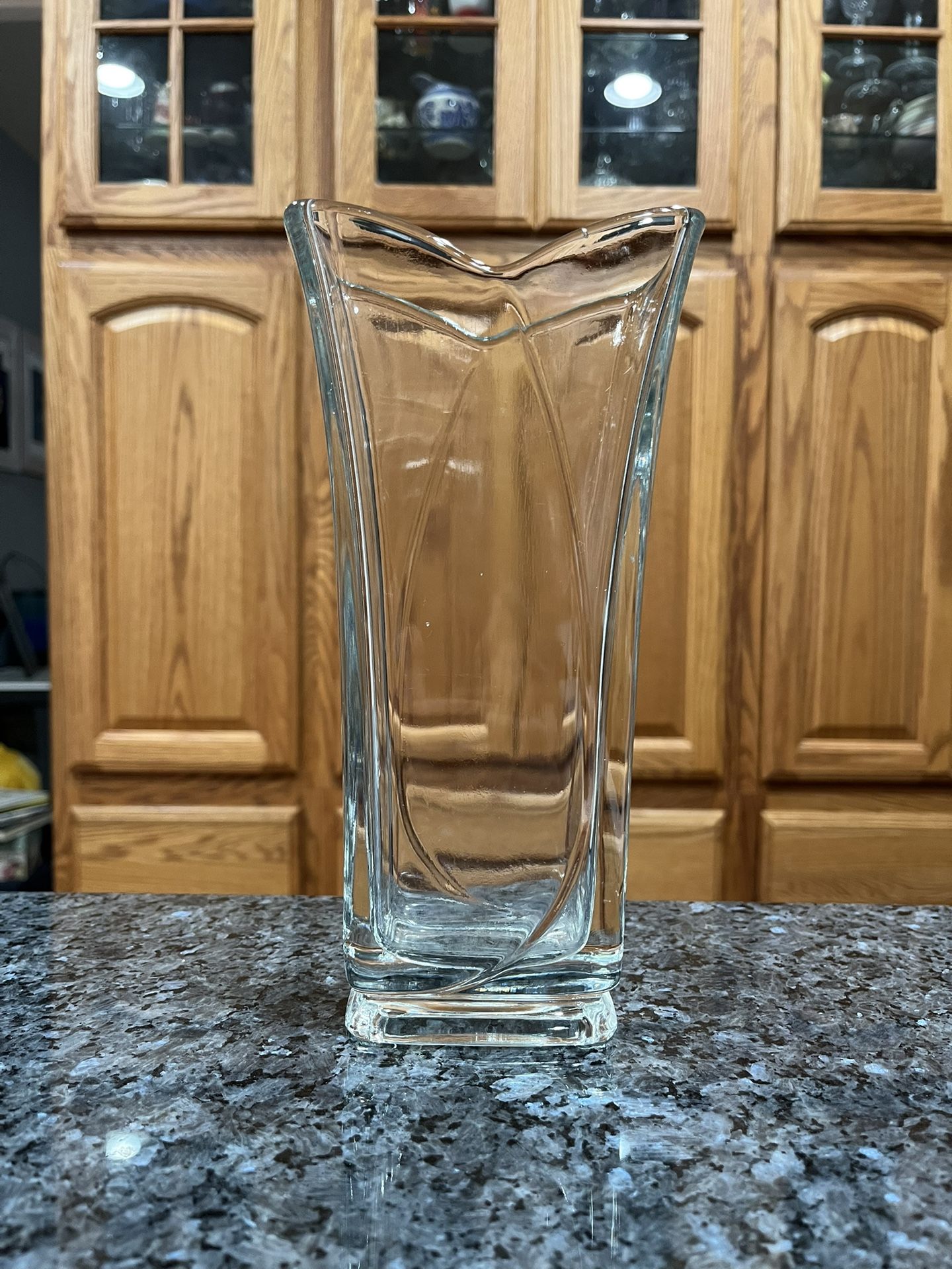 Vintage Clear Glass Heavy 8 Inch Tall Vase. Preowned Excellent Condition
