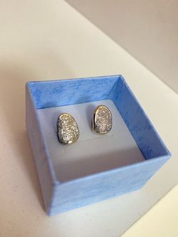 14k whit 5 Diamonds each