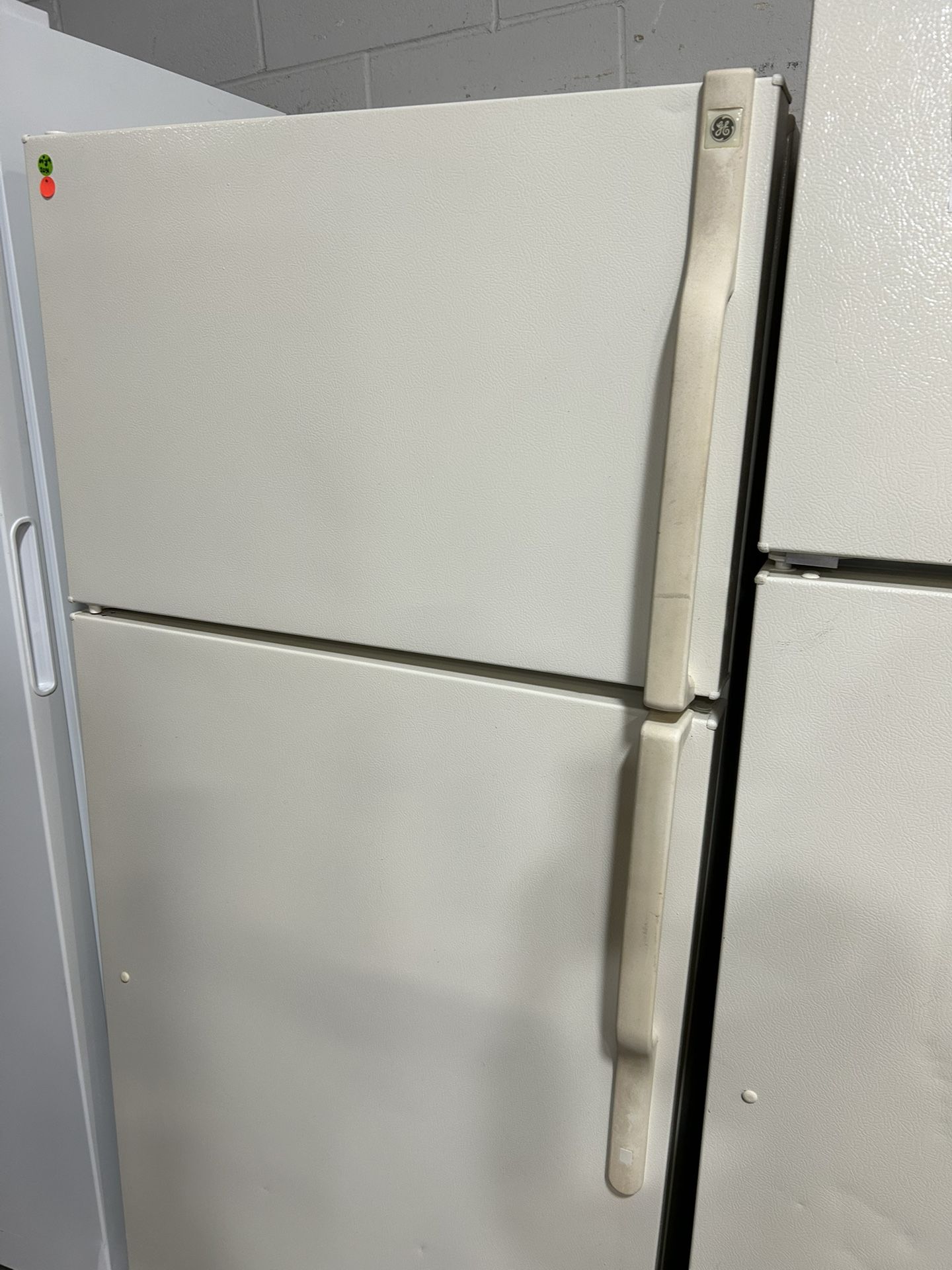 GE Bisque/Beige Top Freezer Fridge