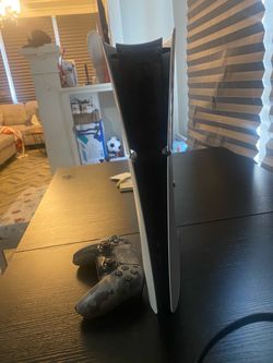 Ps5 slim good condition located in Berwyn Illinois