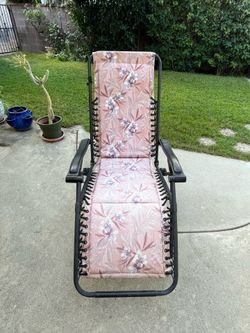 Zero gravity reclining chair