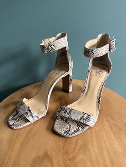 Vince Camuto 9M Snake Print Heel