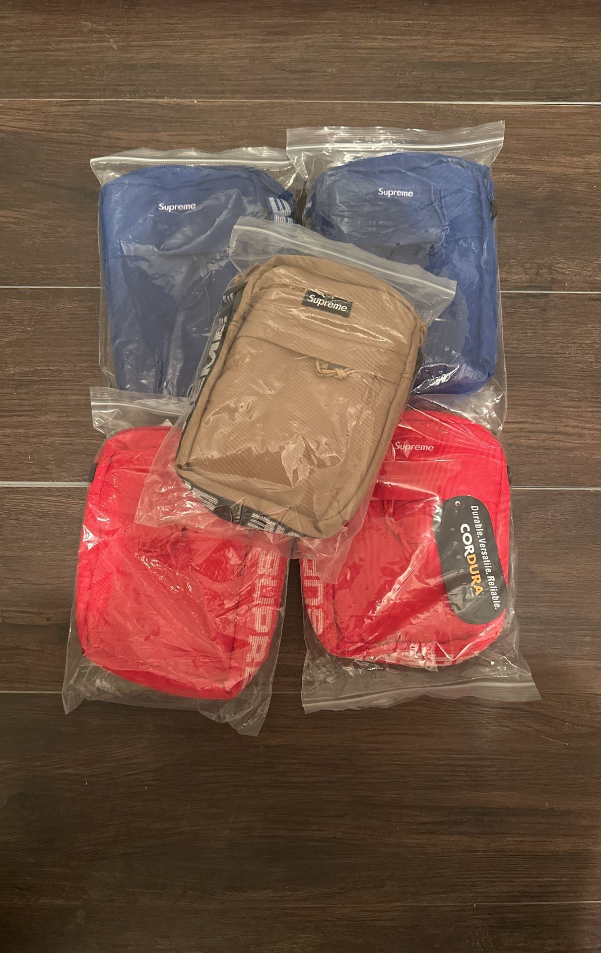 SUPREME SHOULDER BAGS